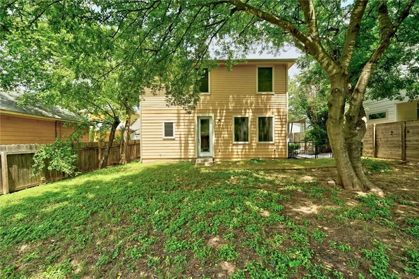$2,695 | 2933 East Martin Luther King Jr Boulevard, Unit B, Austin, TX 78702
