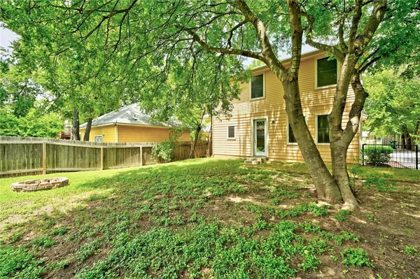 $2,695 | 2933 East Martin Luther King Jr Boulevard, Unit B, Austin, TX 78702