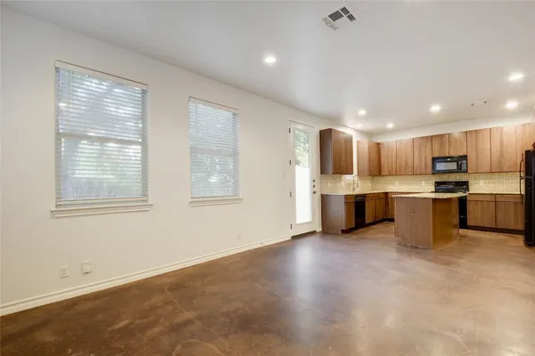$2,695 | 2933 East Martin Luther King Jr Boulevard, Unit B, Austin, TX 78702
