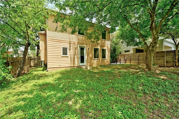 $2,695 | 2933 East Martin Luther King Jr Boulevard, Unit B, Austin, TX 78702