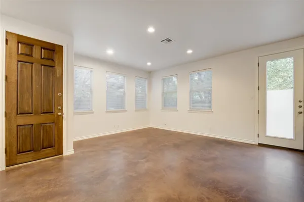 $2,695 | 2933 East Martin Luther King Jr Boulevard, Unit B, Austin, TX 78702