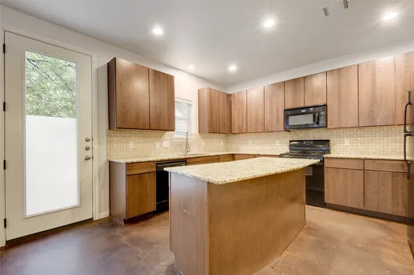 $2,695 | 2933 East Martin Luther King Jr Boulevard, Unit B, Austin, TX 78702