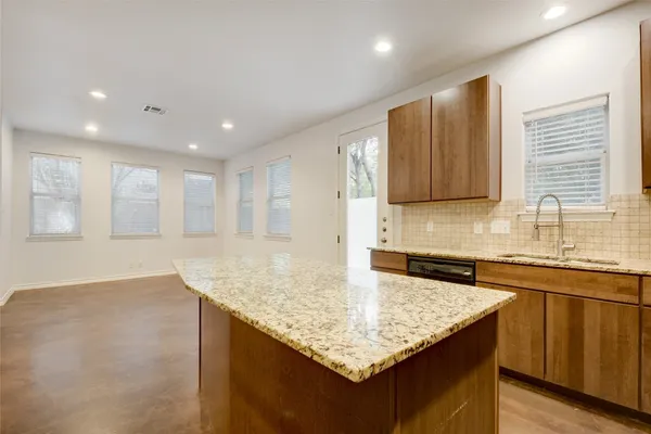 $2,695 | 2933 East Martin Luther King Jr Boulevard, Unit B, Austin, TX 78702