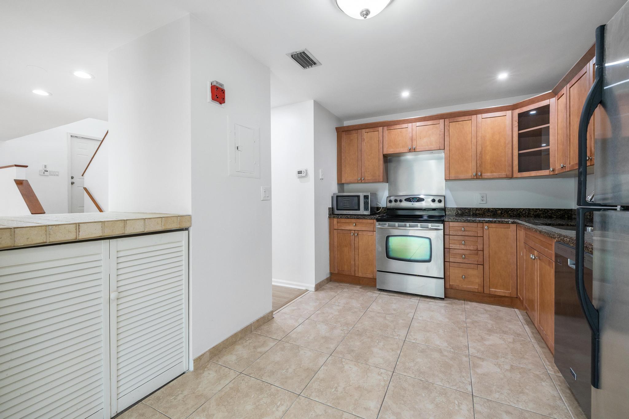 6503 Via Regina Boca Raton, FL 33433 - Photo 10 of 29 Kitchen