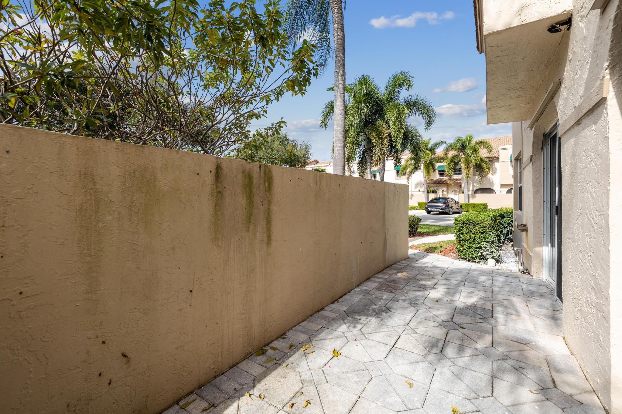 6503 Via Regina Boca Raton, FL 33433 - Photo 18 of 29 Patio