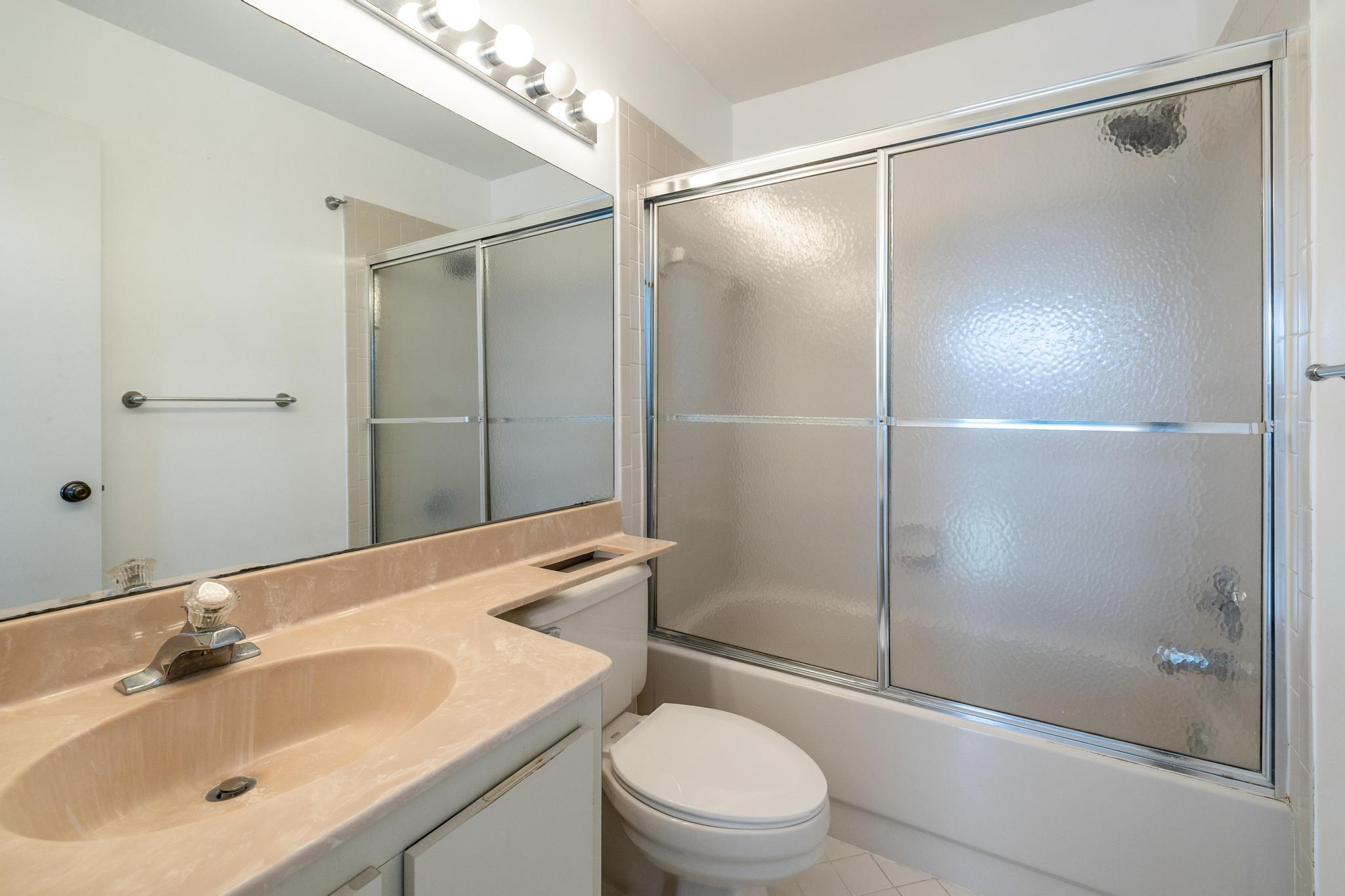 6503 Via Regina Boca Raton, FL 33433 - Photo 28 of 29 Guest Bathroom