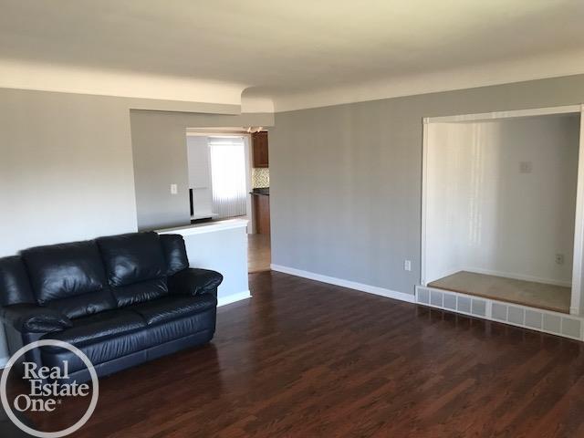 11339 Racine Road Warren, MI 48093 - Photo 6 of 28 31342459-5.JPG