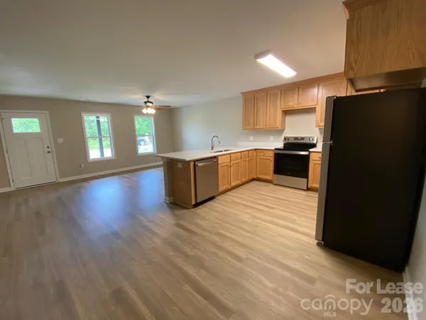 $1,600 | 1961 Glen Manor Court, Lincolnton, NC 28092