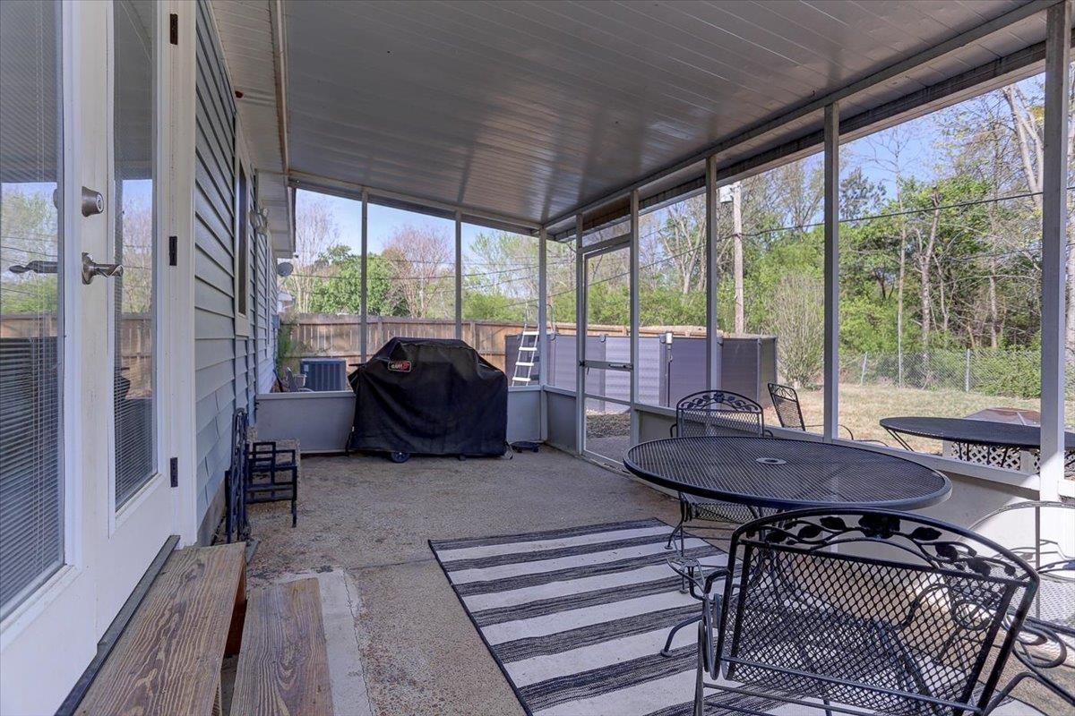 7304 Country Side Road Memphis, TN 38133 - Photo 16 of 18 featuring outdoor dining space