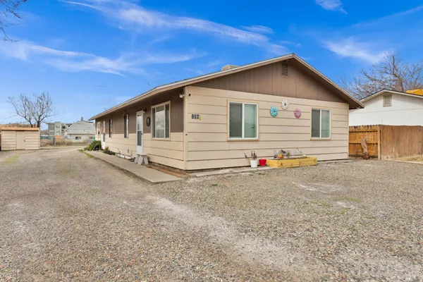 a view of a house with backyard