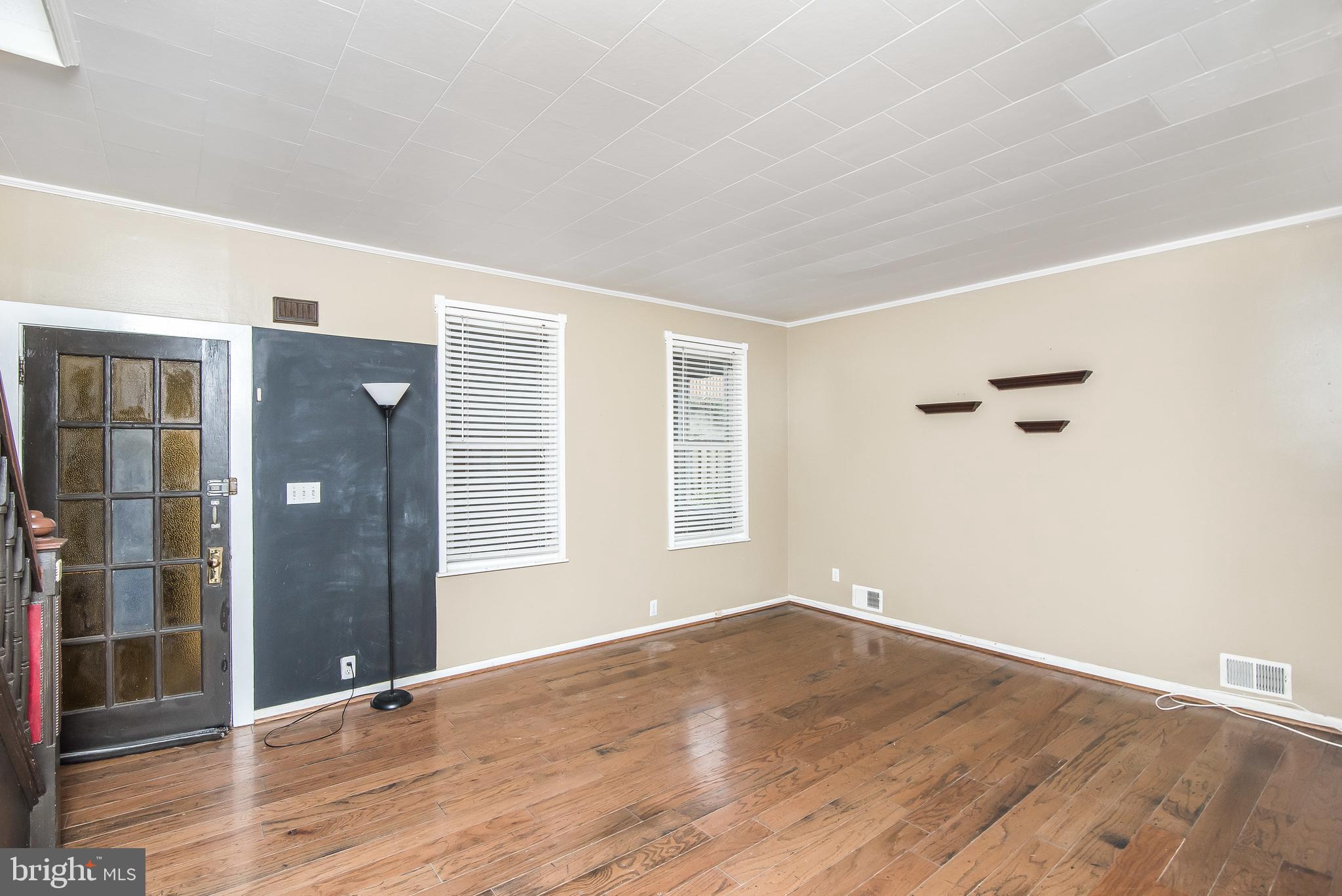 5716 Falls Road Baltimore, MD 21209 - Photo 5 of 44 Living Room