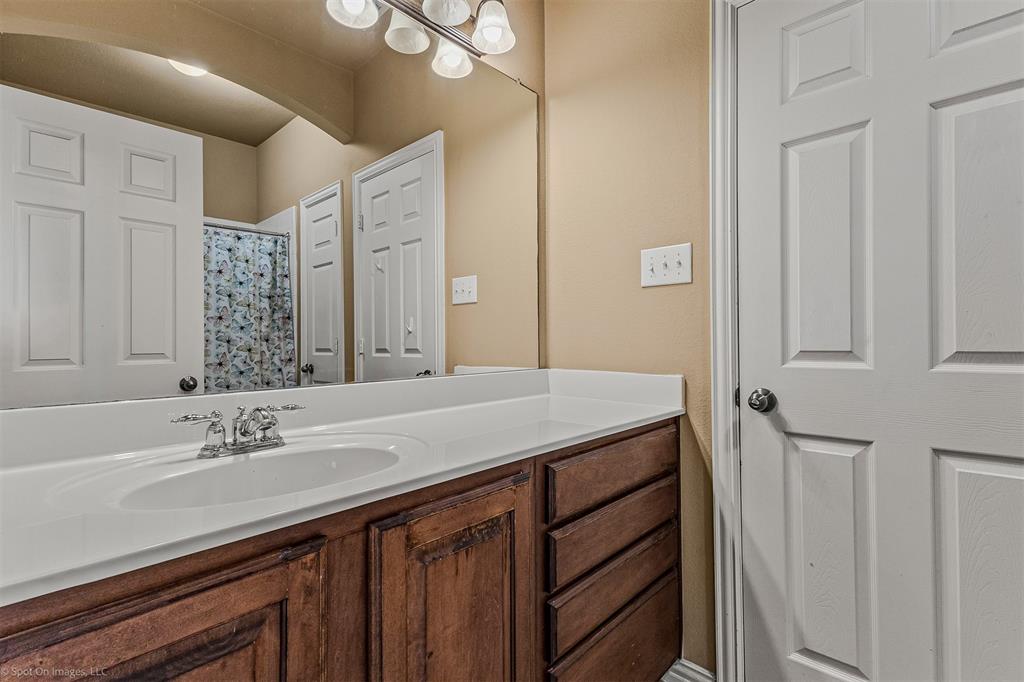 204 Leonard Way Fate, TX 75087 - Photo 17 of 27 Jack N Jill Bathroom Upstairs. One of Two Bathrooms Upstairs.
