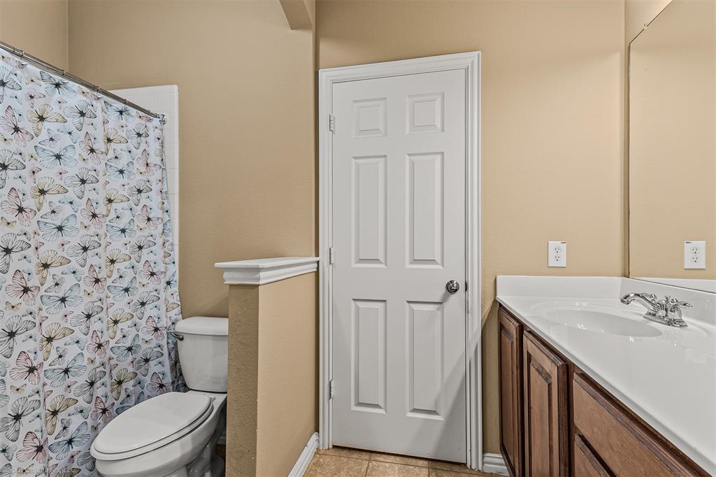 204 Leonard Way Fate, TX 75087 - Photo 18 of 27 Jack N Jill Bathroom Upstairs. One of Two Bathrooms Upstairs.