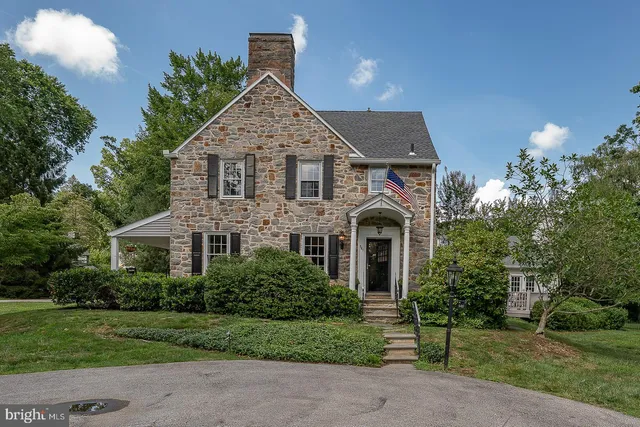 $1,350,000 | 541 West Beechtree Lane, Wayne, PA 19087