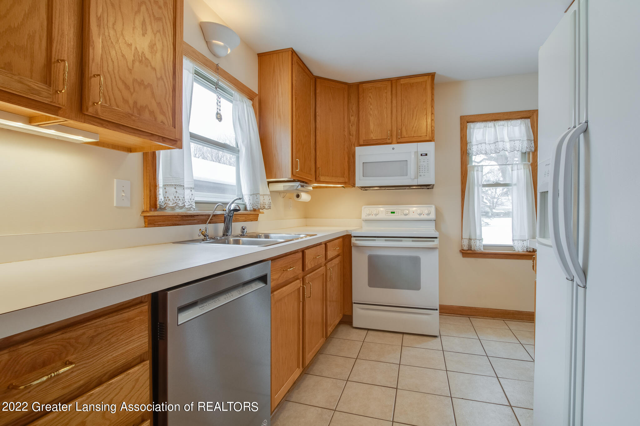 15832 Brook Road Lansing, MI 48906 - Photo 6 of 42 15832_Brook_Rd_BROCK-23