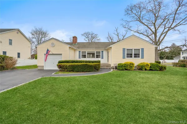 $599,999 | 307 6th Avenue, St. James, NY 11780