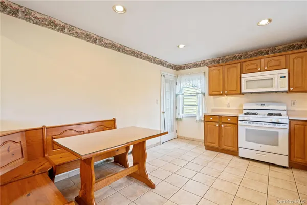 $599,999 | 307 6th Avenue, St. James, NY 11780