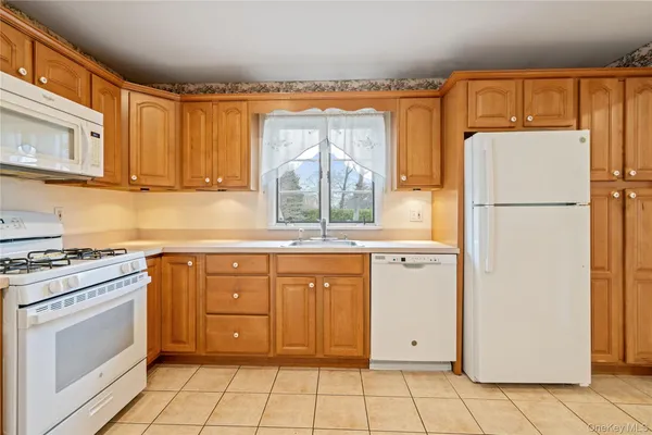 $599,999 | 307 6th Avenue, St. James, NY 11780