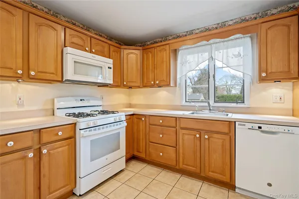 $599,999 | 307 6th Avenue, St. James, NY 11780