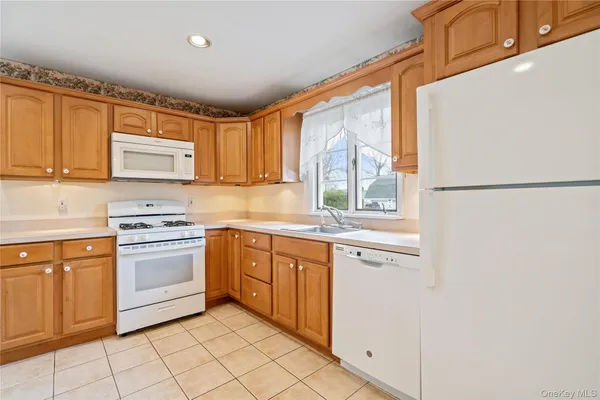 $599,999 | 307 6th Avenue, St. James, NY 11780