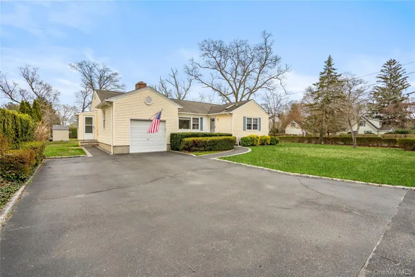 $599,999 | 307 6th Avenue, St. James, NY 11780