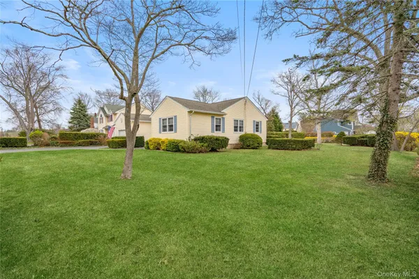 $599,999 | 307 6th Avenue, St. James, NY 11780