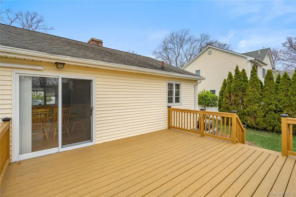 $599,999 | 307 6th Avenue, St. James, NY 11780