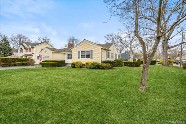 $599,999 | 307 6th Avenue, St. James, NY 11780