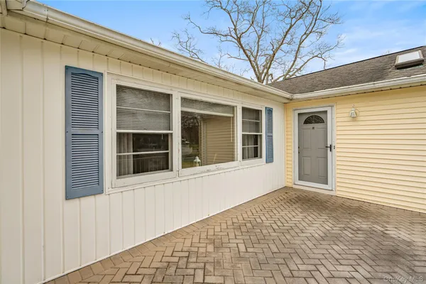 $599,999 | 307 6th Avenue, St. James, NY 11780