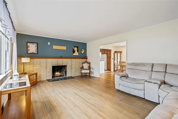 $599,999 | 307 6th Avenue, St. James, NY 11780