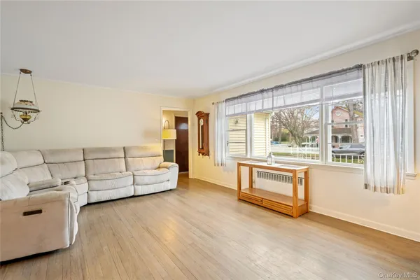 $599,999 | 307 6th Avenue, St. James, NY 11780