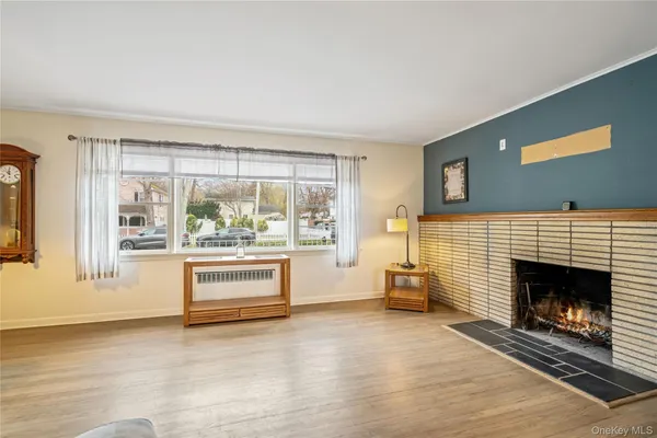 $599,999 | 307 6th Avenue, St. James, NY 11780