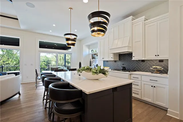 $942,620 | 4921 Northwest 70th Terrace, Kansas City, MO 64151