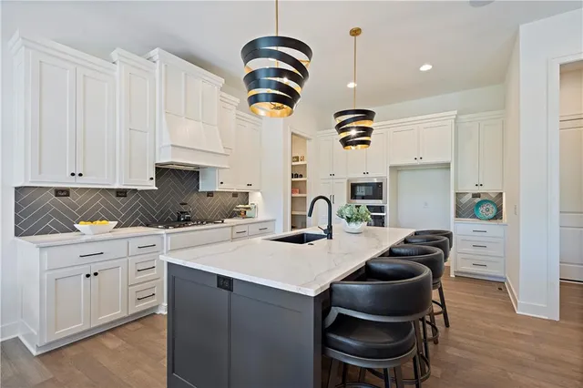 $942,620 | 4921 Northwest 70th Terrace, Kansas City, MO 64151