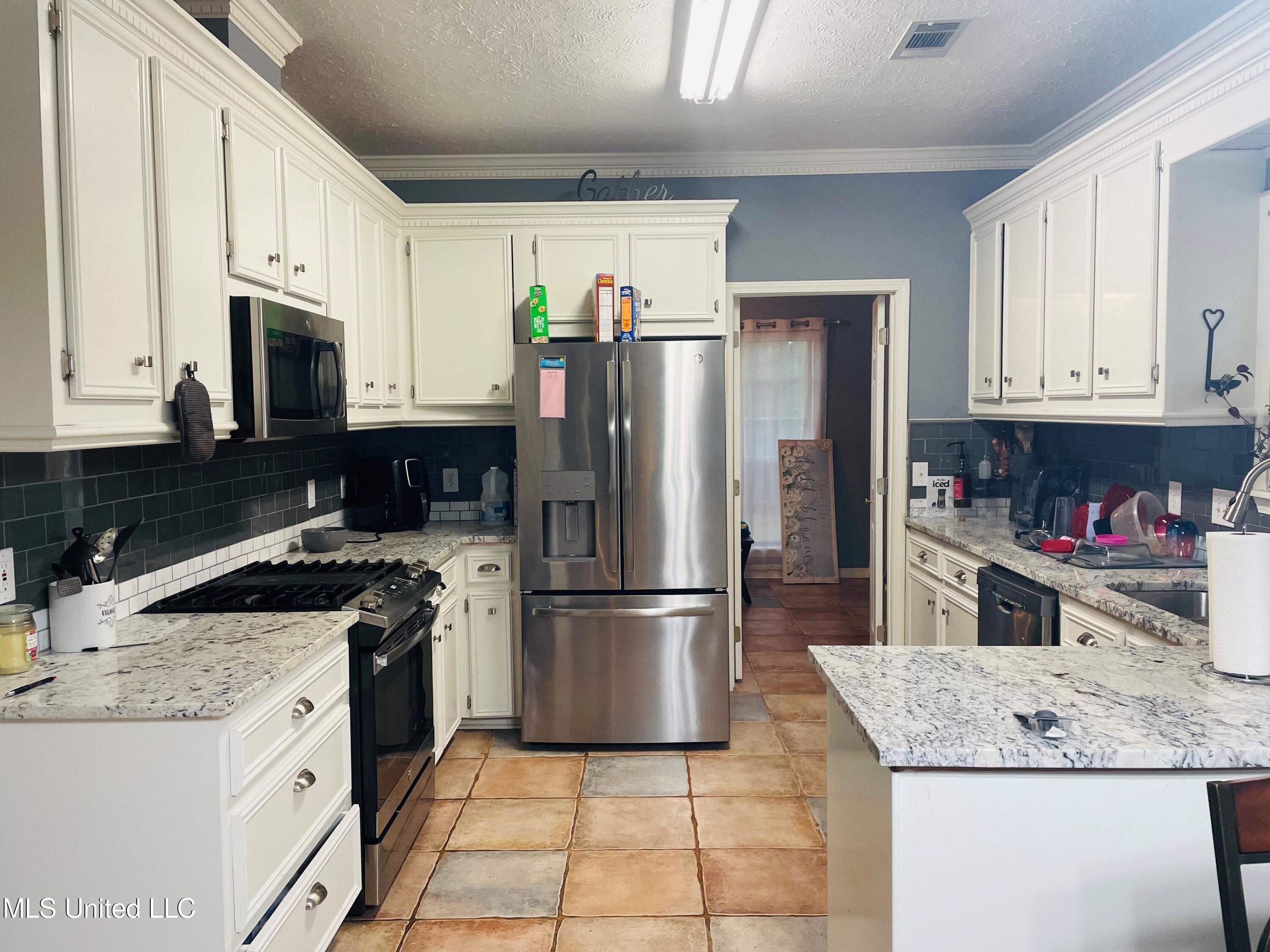 313 Pinewood Lane Ridgeland, MS 39157 - Photo 3 of 11 Kitchen