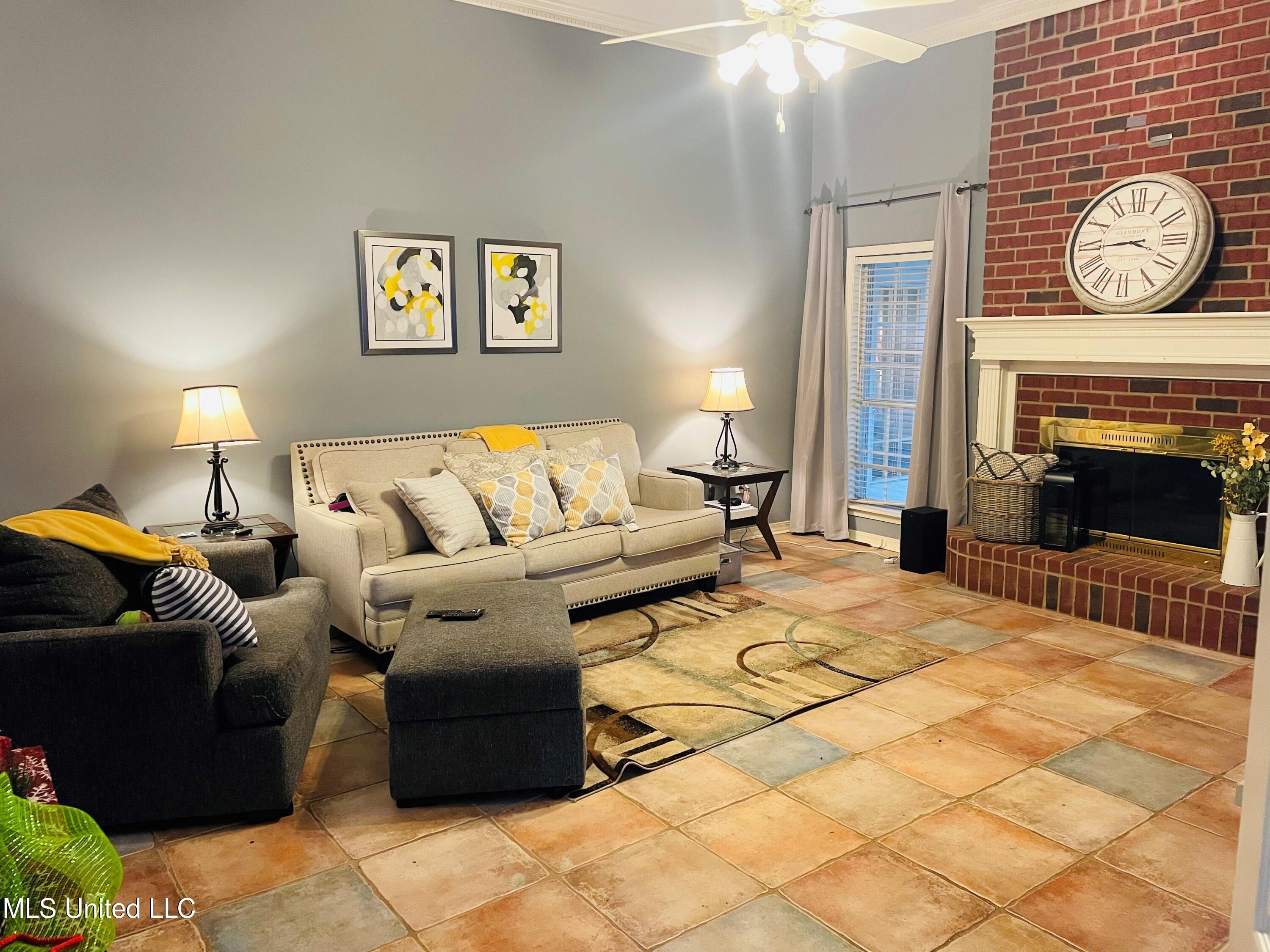 313 Pinewood Lane Ridgeland, MS 39157 - Photo 4 of 11 Living Area
