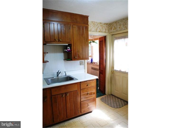 117 Earlington Road Havertown, PA 19083 - Photo 8 of 19