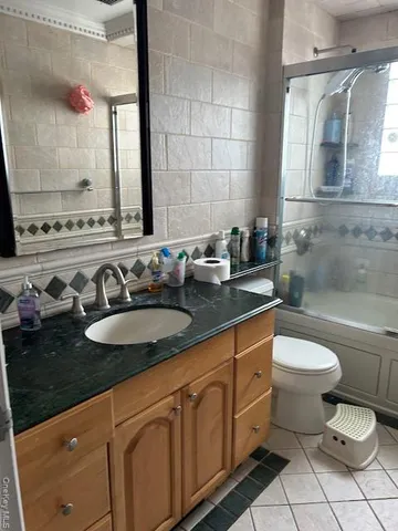 a view of livingroom with hardwood