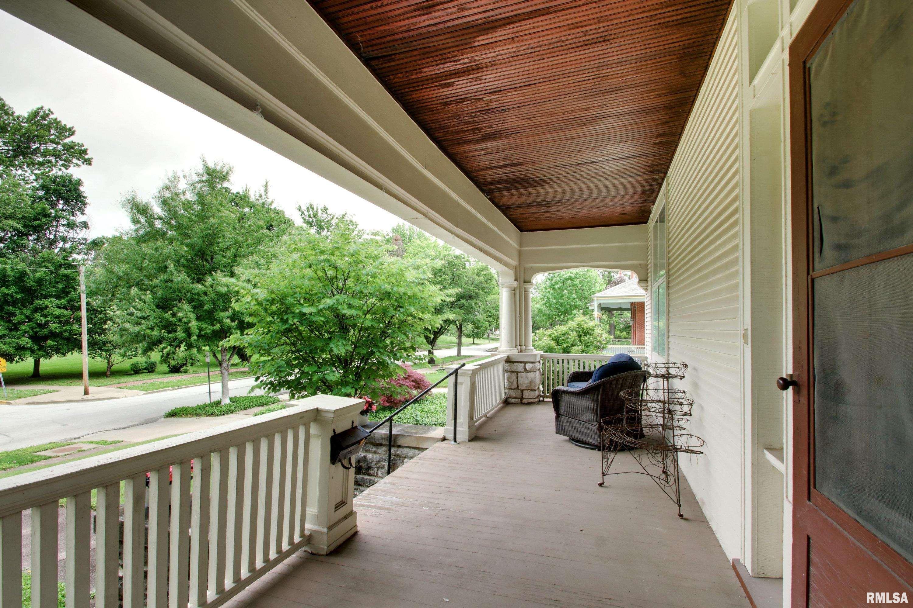 215 South 16th Street Quincy, IL 62301 - Photo 2 of 20