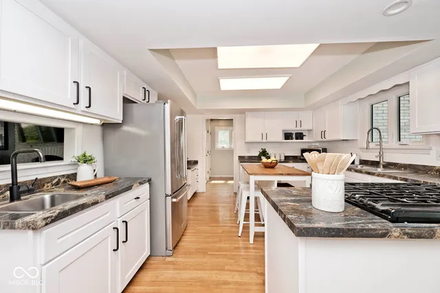 $439,900 | 7152 Aldgate Lane, Indianapolis, IN 46250