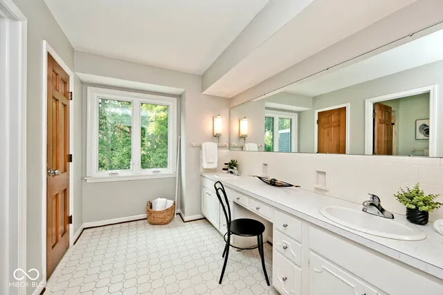 $439,900 | 7152 Aldgate Lane, Indianapolis, IN 46250