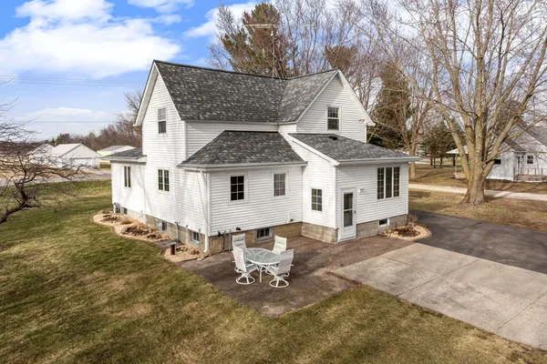 $384,900 | 1610 29th Avenue Southeast, Austin, MN 55912