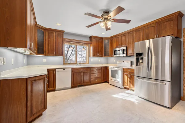 $384,900 | 1610 29th Avenue Southeast, Austin, MN 55912