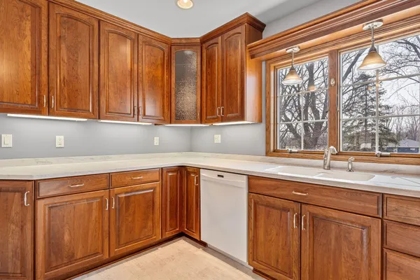 $384,900 | 1610 29th Avenue Southeast, Austin, MN 55912