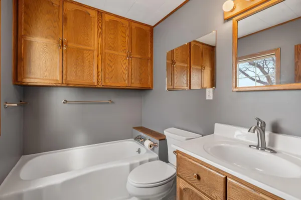 $384,900 | 1610 29th Avenue Southeast, Austin, MN 55912