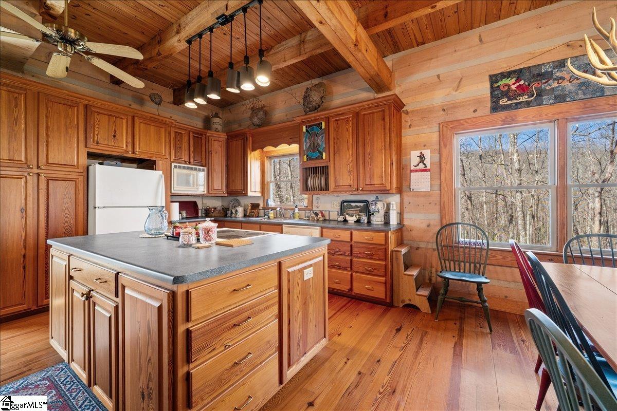 512 Doe Run Pickens, SC 29671 - Photo 11 of 37