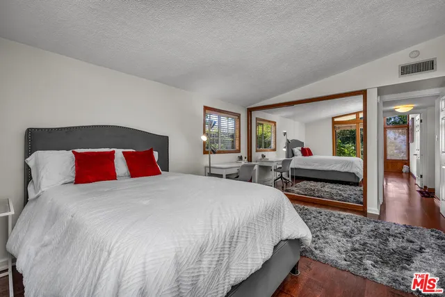 $7,450 | 3447 Vista Haven Road, Sherman Oaks, CA 91403