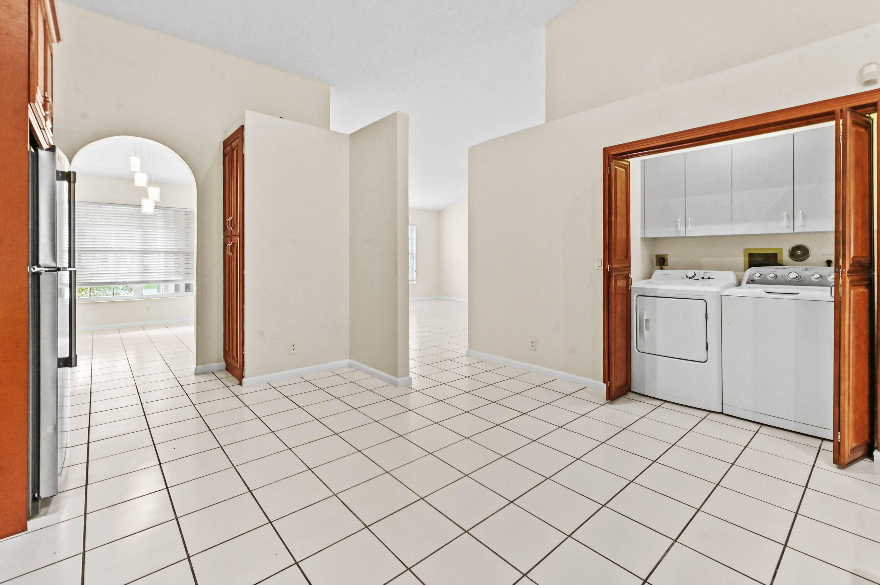 18377 Fresh Lake Way Boca Raton, FL 33498 - Photo 6 of 34 14 Kitchen laundry 04