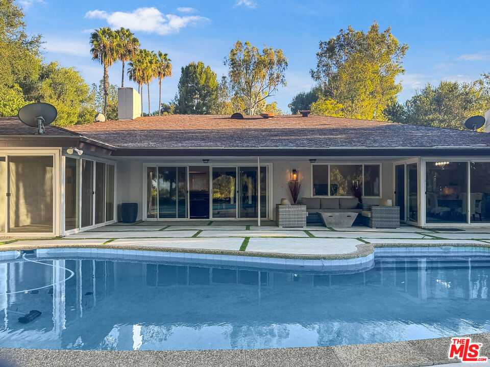 15701 Royal Ridge Road Los Angeles, CA 91403 - Photo 14 of 15 Gallery Image 14