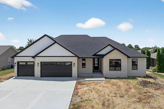 $545,000 | 125 Gladwyn Drive, Millstadt, IL 62260